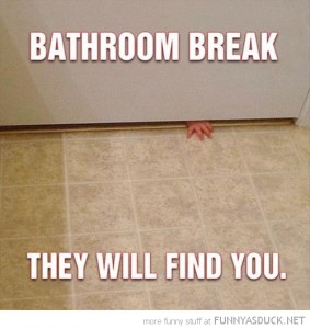 funny-bathroom-break-kid-baby-hand-door-find-you-pics